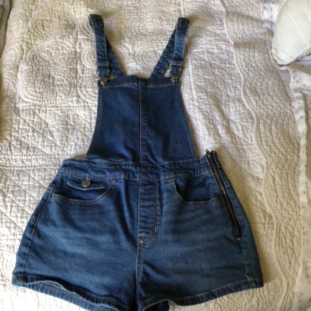 Bullhead short overalls